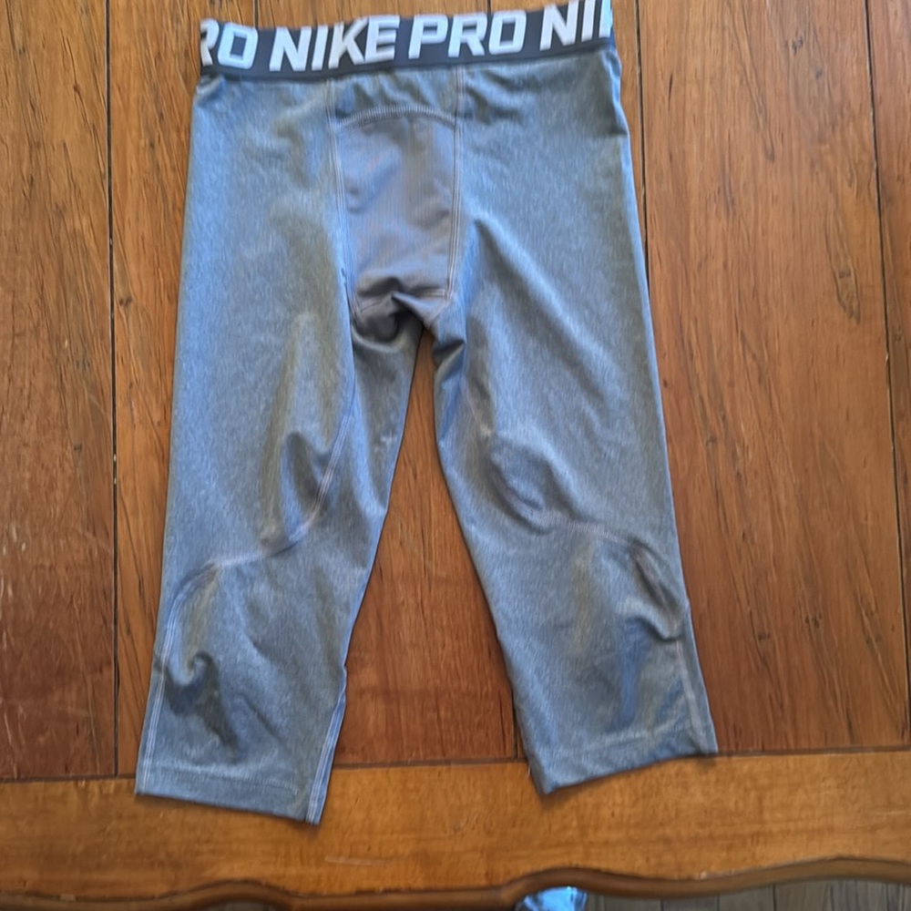 - Nike Pro Dri-Fit youth Compression Pants sz M
